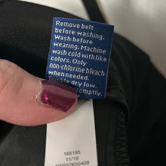 Apt 9 Women's Black Torie Mid Rise Belted Straight Leg Capri Size 16 NWT - Picture 8 of 11